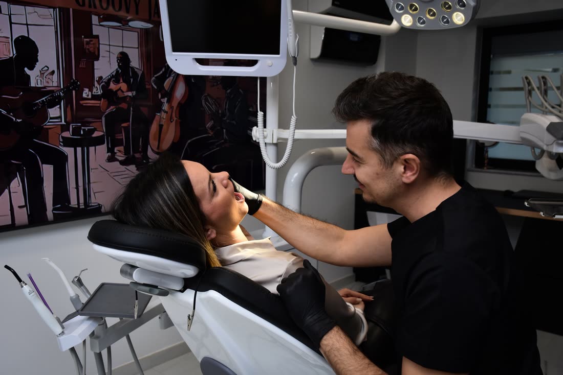 Aplicarea fațetelor prepless, Clinica NEO Baia Mare